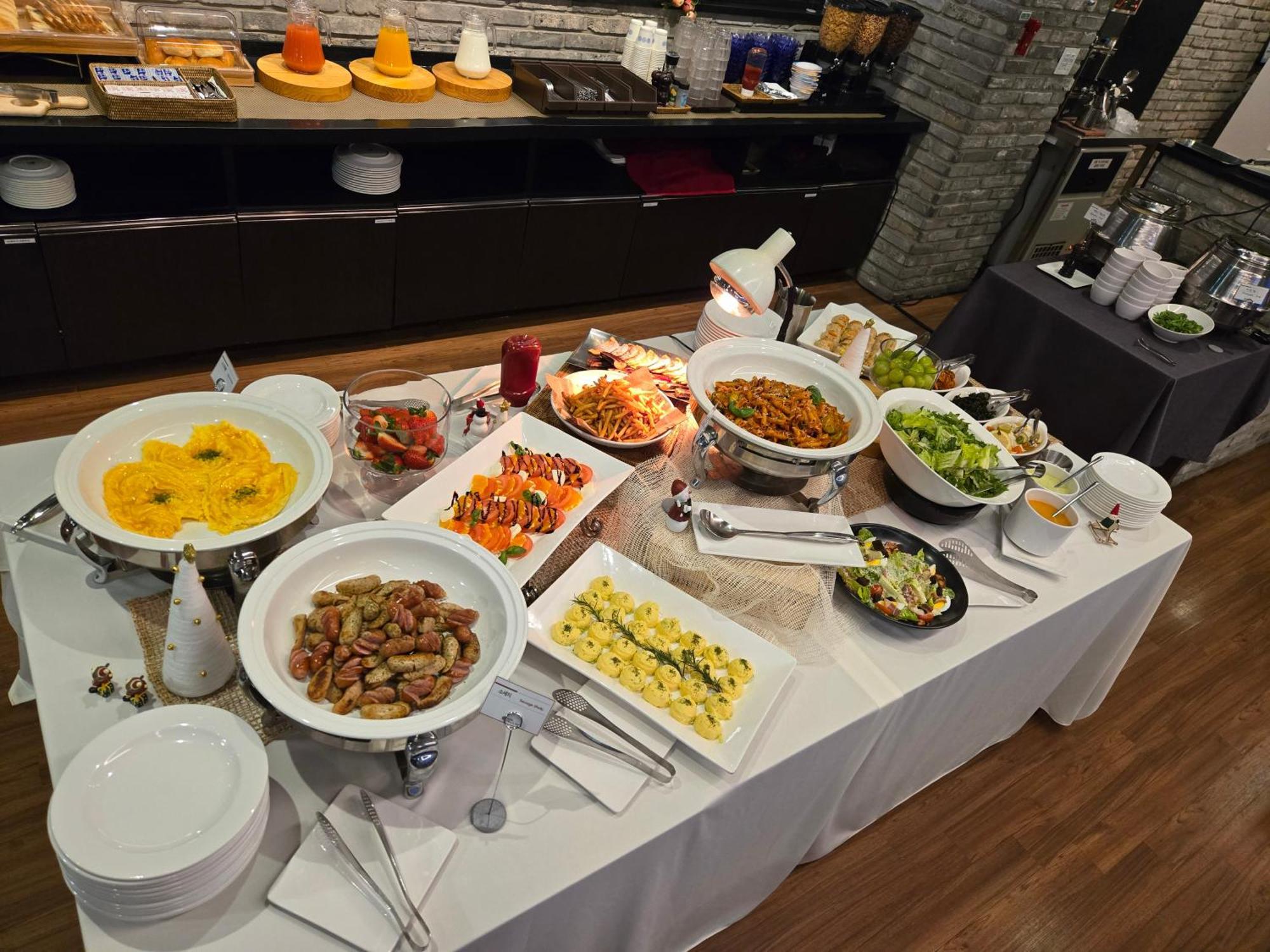 Vella Hotel Suwon