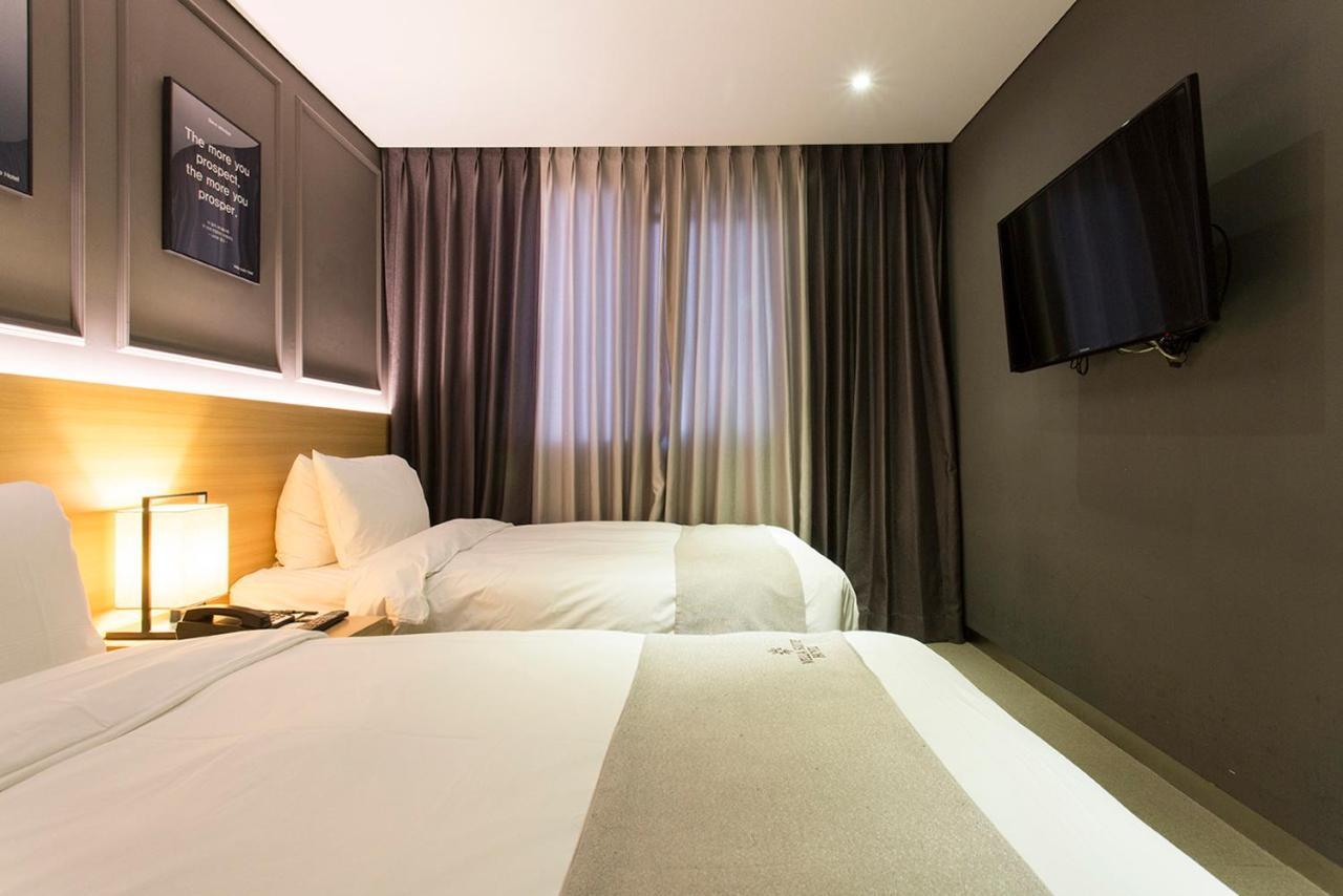 Vella Hotel