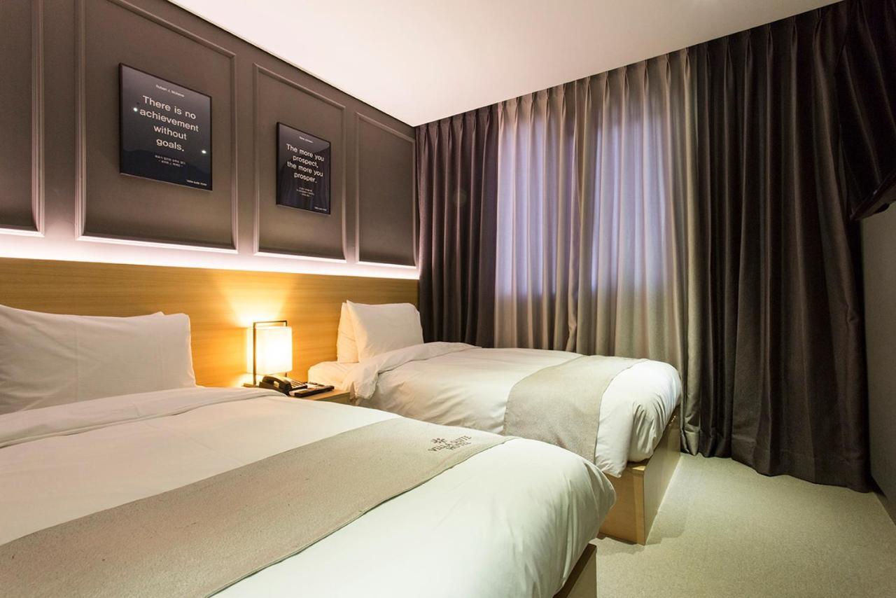 Vella Hotel Suwon